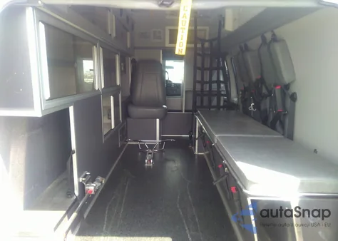 2013 Ford E-350 Super Duty Commercial из США, поврежденный, VIN 1FDSS3ES1DDB35335